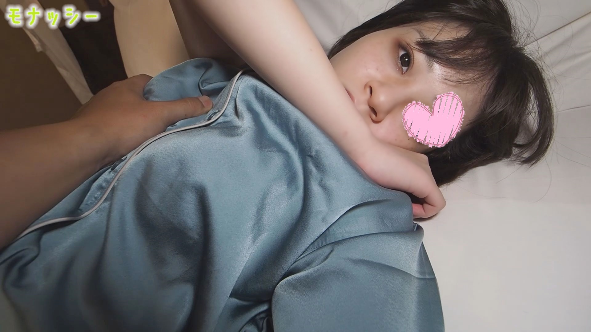 FC2-PPV-3137701 로리 젖꼭지 예쁜가슴 매끈하고 예쁜 보지 허리에 두꺼운 손가락 넣으면 오빠가 된 기분