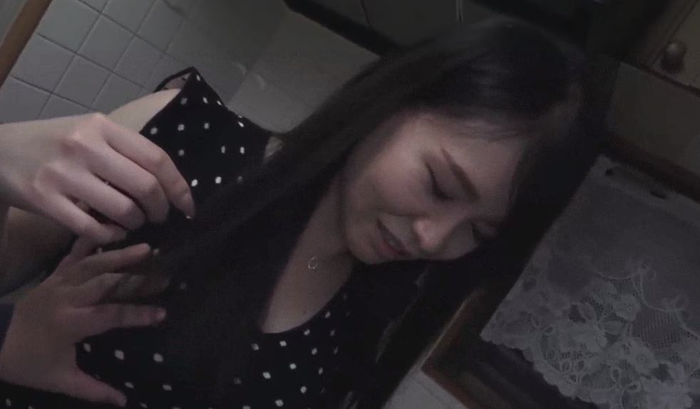 FC2-PPV-3145590 갑자기 선배와 함께 남의 시어머니가 있는 집에 올라가 부엌에서 차를 끓이는 곳을 습격! 시어머니도 깜짝! 일본식 침실에서 대담한 쓰리썸!