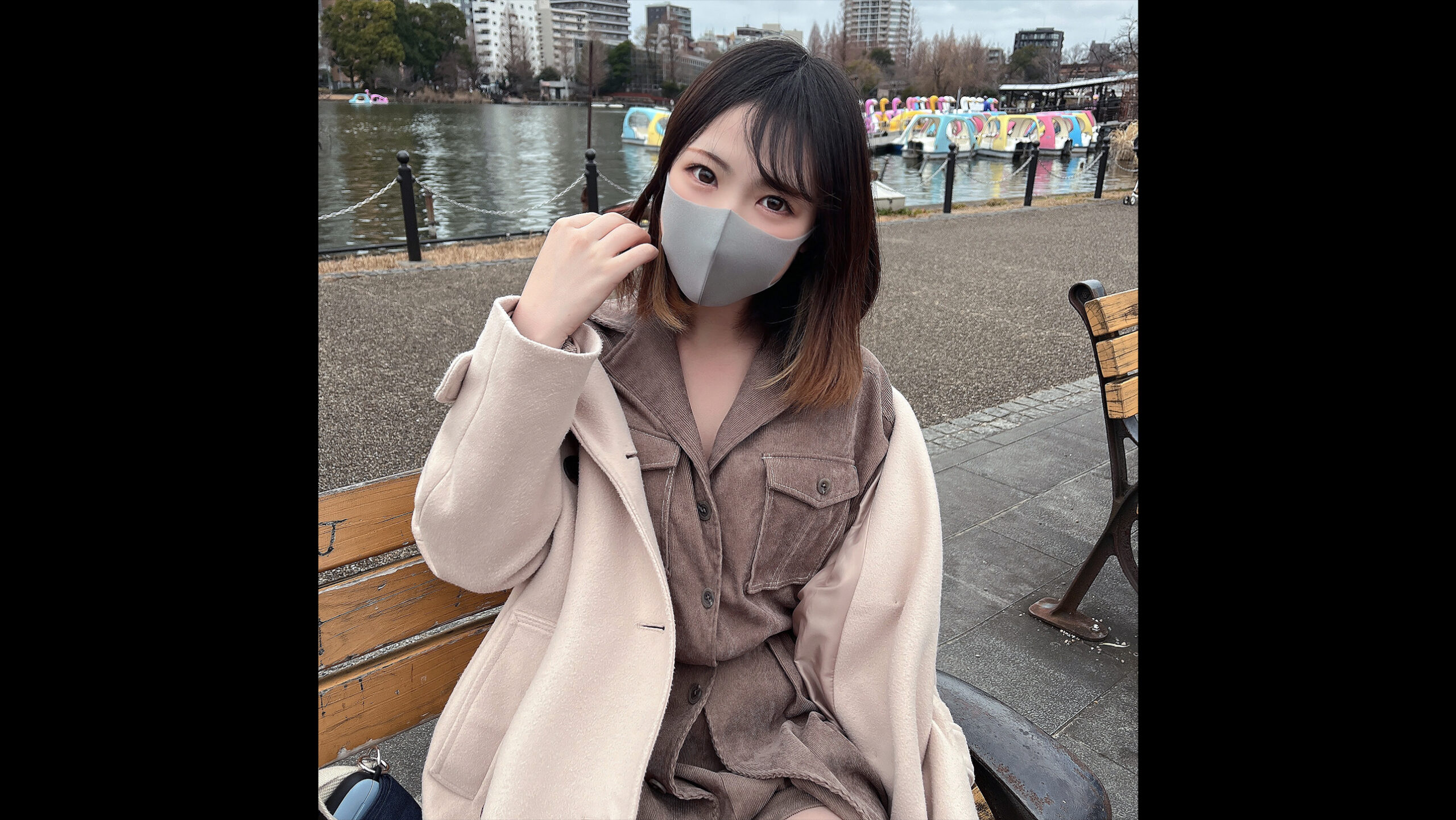 FC2-PPV-3183817 모 유명 자동차 부품점에서 일하는 간판녀에게 성욕을 드러내며 연속 질내사정! ! 평소 노란색 제복에 가려져 있는 E컵은 떨면서 심각하게 발정했고, 헐떡이면서 연속 절정은 압권이었다.