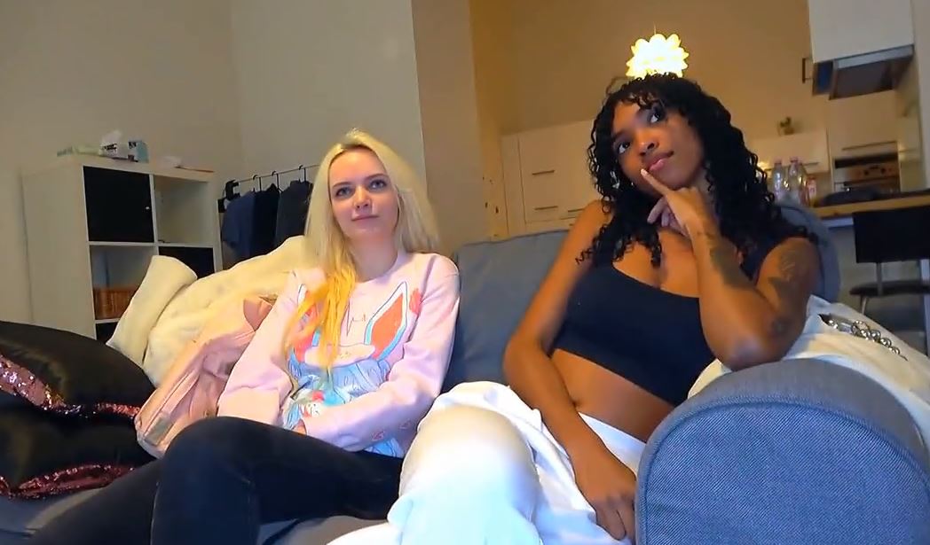 FC2-PPV-4476178-1 거유 미소녀 두명을 육변기로 만들어서 놀았습니다. 가슴과 보지를 번갈아가며 비교하고 몸을 맛보았습니다.