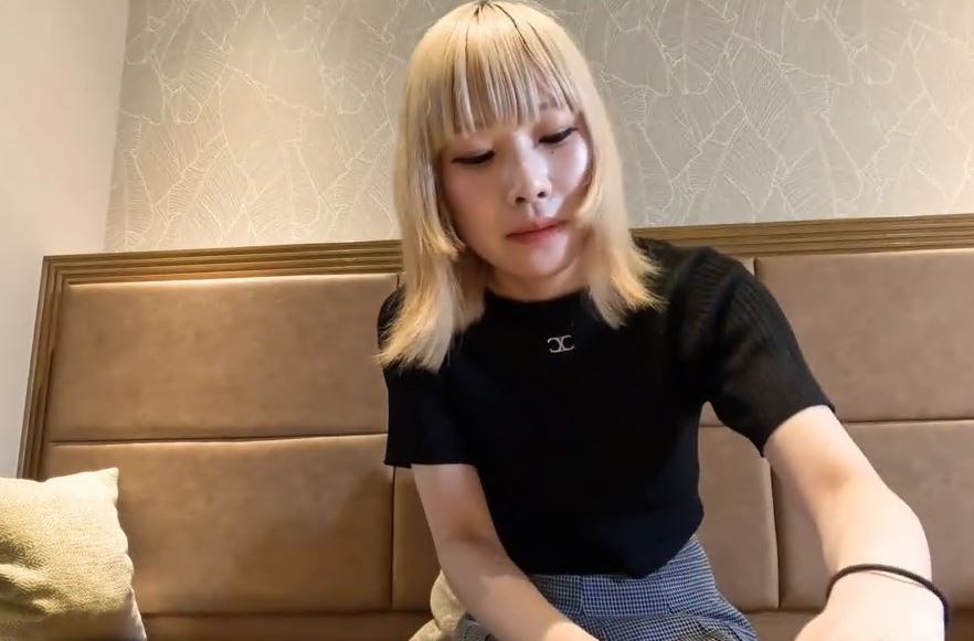 FC2-PPV-4479781 미카 20살 메이드복에 잘 어울리는 슬렌더, 첫 애널은 오랫동안 계속 고문했고 생으로 삽입하고 사정.