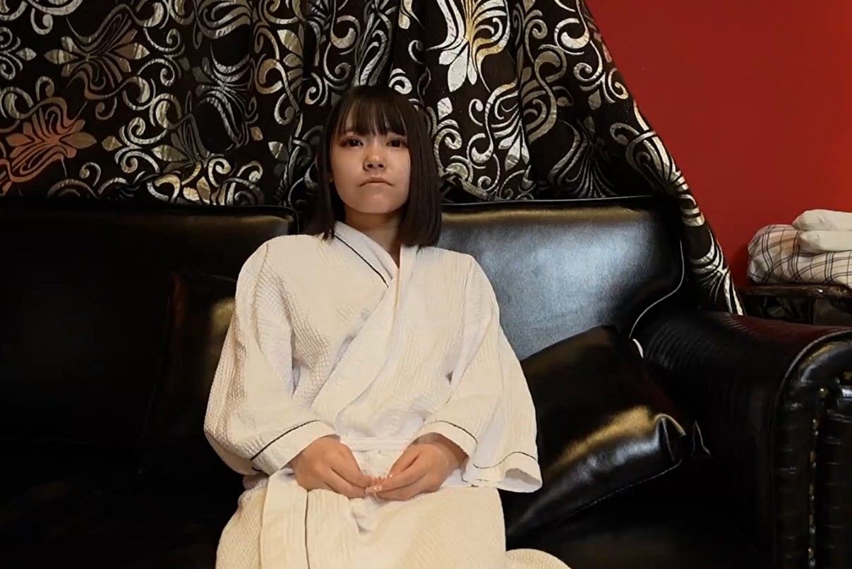 FC2-PPV-4661330 파친코점 아르바이트생은 어른들의 먹잇감 노인과 섹스